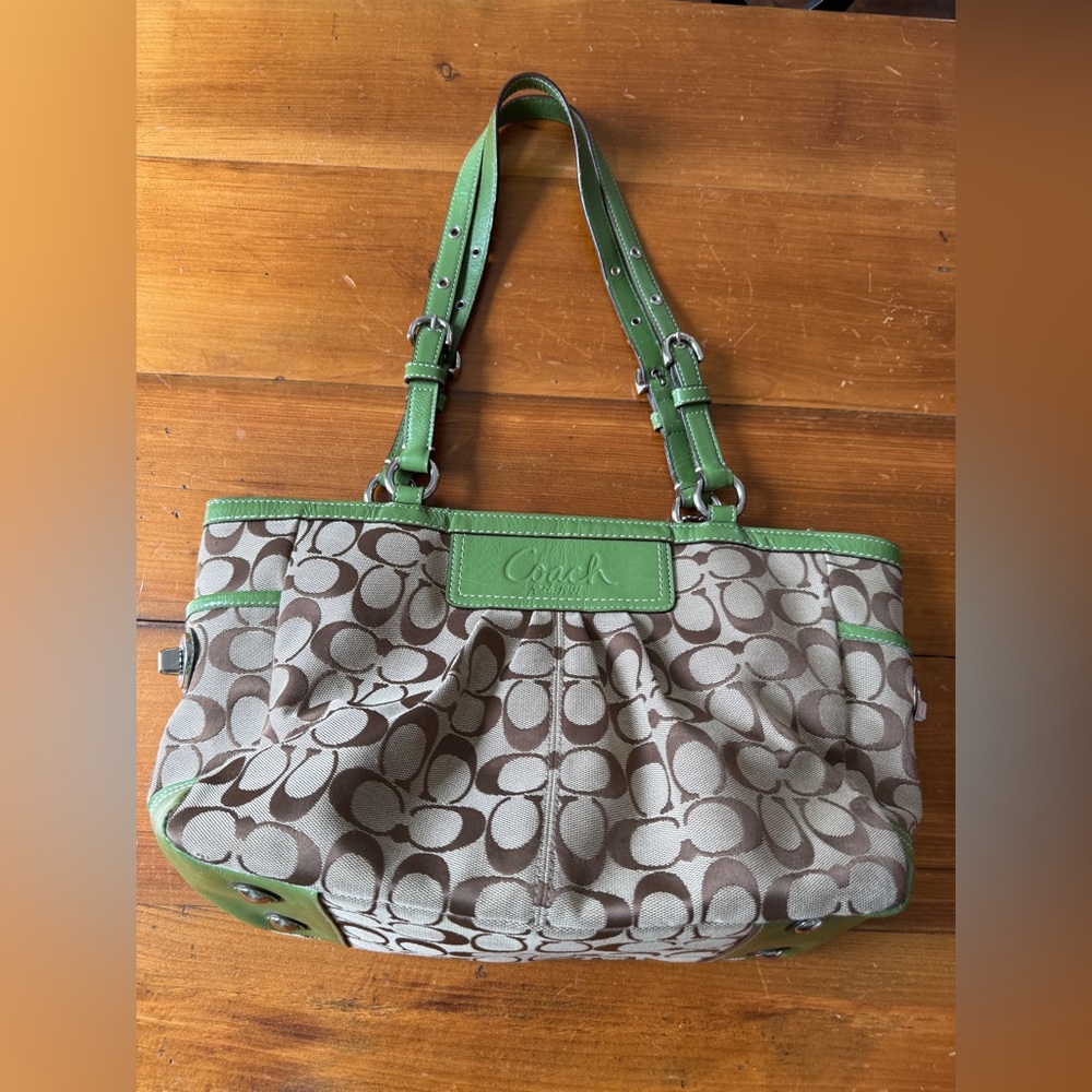Coach Green Adjustable Shoulder Bag with Signature Design - Picture 2 of 6